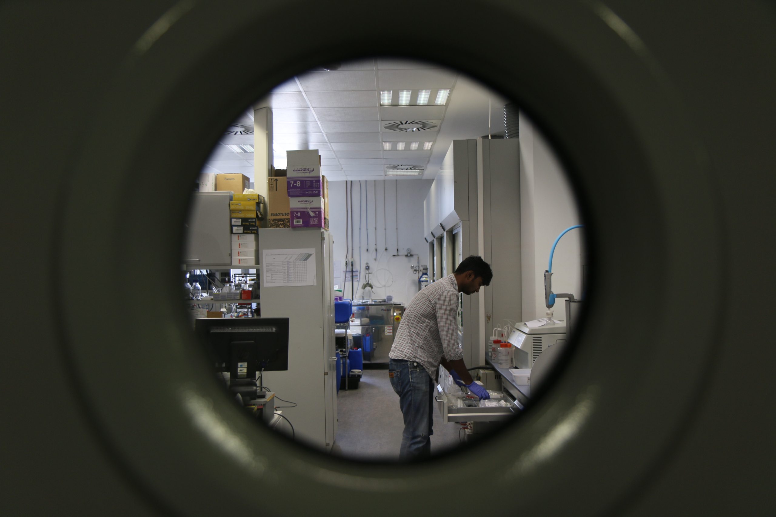 Scientist working in a laboratory environment, representing autonomous nanomaterials research workflows integrating AI-guided design, automated synthesis and high-throughput characterization for advanced energy materials discovery