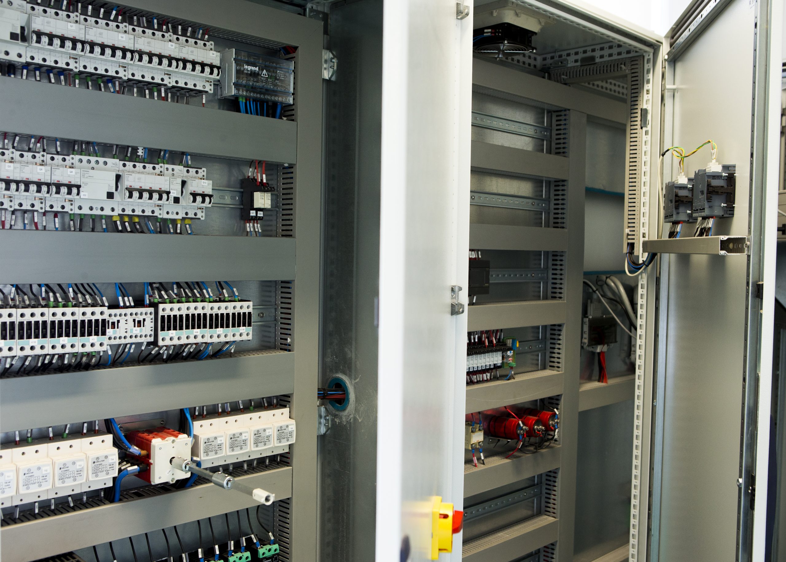 Internal view of laboratory equipment used for energy system modelling and decarbonisation research, supporting simulation of retrofit pathways, policy analysis and sustainable energy planning.